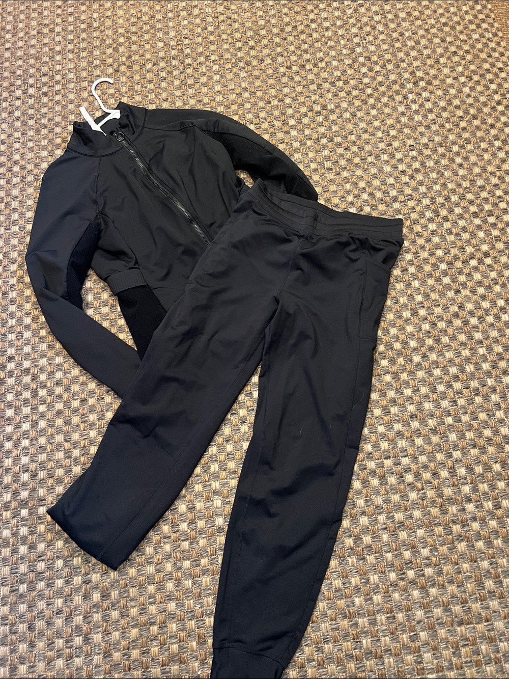 Fabletics large like new set jacket n jogger